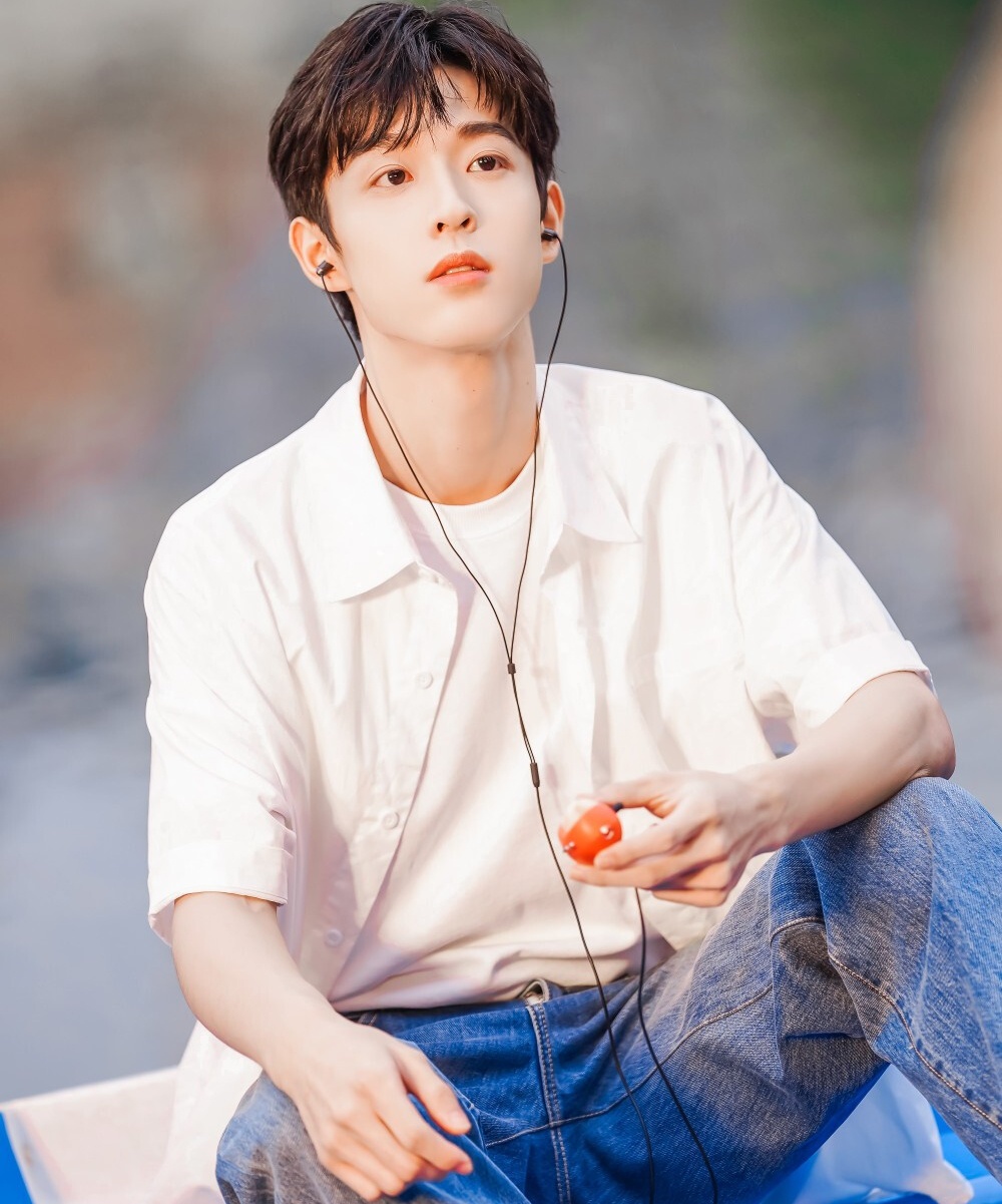 Triệu Vy sụp đổ, ai đang ngồi trên đống lửa?-1