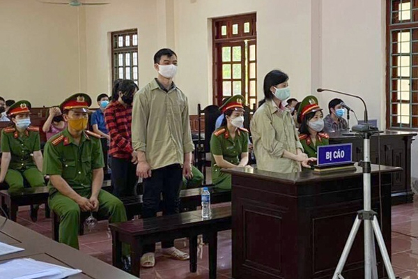 Đón người nhà không thành, cụ ông chửi bới, mạt sát lực lượng trực chốt: Các cô không có trái tim, cái đồ khốn nạn-4