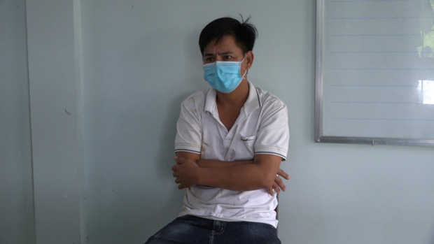 Qua chốt không được, kế toán trường THCS đánh công an-1