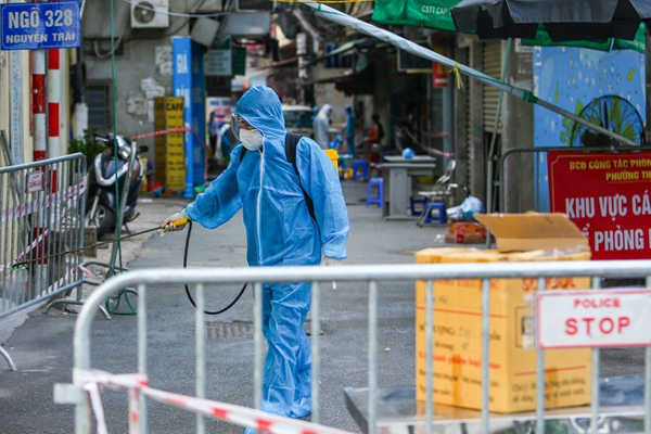 Ngay lúc này: Bắt đầu di dân ra khỏi ổ dịch nóng nhất Hà Nội, dự kiến khoảng hơn 1.200 người trong 3 ngày-13