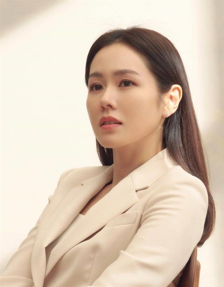 Son Ye Jin – Yoona đọ thần thái tổng tài khi đụng cả cây đồ, netizen cân não phân định ai sang chảnh hơn-2