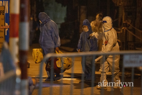 Ngay lúc này: Bắt đầu di dân ra khỏi ổ dịch nóng nhất Hà Nội, dự kiến khoảng hơn 1.200 người trong 3 ngày-6