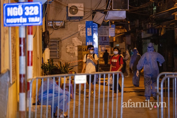 Ngay lúc này: Bắt đầu di dân ra khỏi ổ dịch nóng nhất Hà Nội, dự kiến khoảng hơn 1.200 người trong 3 ngày-10
