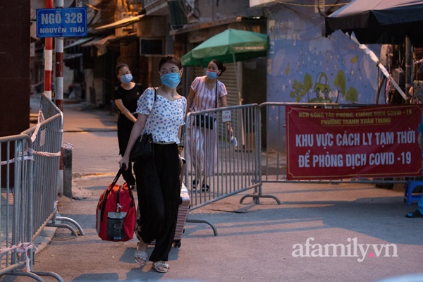 Ngay lúc này: Bắt đầu di dân ra khỏi ổ dịch nóng nhất Hà Nội, dự kiến khoảng hơn 1.200 người trong 3 ngày-11