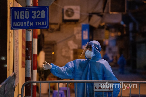 Ngay lúc này: Bắt đầu di dân ra khỏi ổ dịch nóng nhất Hà Nội, dự kiến khoảng hơn 1.200 người trong 3 ngày-8