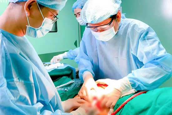 TP.HCM: Người phụ nữ bị biến chứng nặng nề giữa mùa dịch vì tiêm filler nâng mông rồi làm xẹp, rồi lại... tiêm tiếp