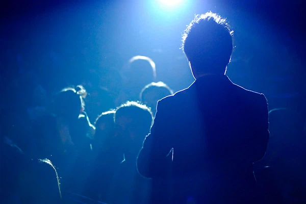 Một nam MC hạng A Vbiz bị réo tên, nghi vấn số tiền kêu gọi quyên góp được không chỉ dừng lại ở 9 - 10 tỷ đồng-1