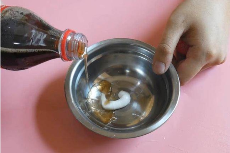 Kem đánh răng được thêm vào coca có tác dụng bất ngờ, giúp giải quyết rắc rối của nhiều gia đình lại tiết kiệm được khoản tiền kha khá mỗi năm-1