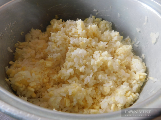 Làm món xôi chiên kẹp thịt thơm phức, lạ miệng cả nhà đều mê-1