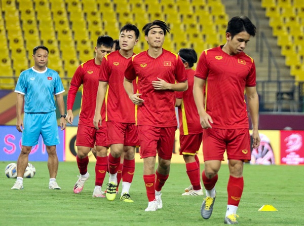 Tuyển Việt Nam làm quen sân Mrsool Park, sẵn sàng cho trận đấu đầu tiên trong lịch sử-3