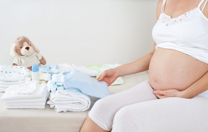 Vợ bầu 6 tháng, đêm đi làm về chồng sợ tái mặt khi thấy đứa con đang nằm lọt thỏm trong bàn tay vợ-4