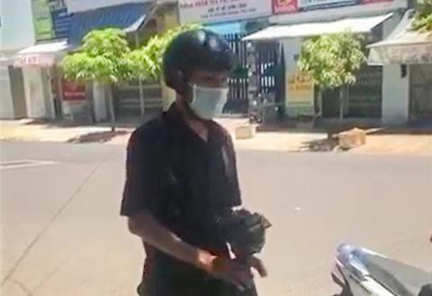 Tin mới về nam công nhân vụ bánh mì không phải thực phẩm tiếp tục bị xử phạt-1