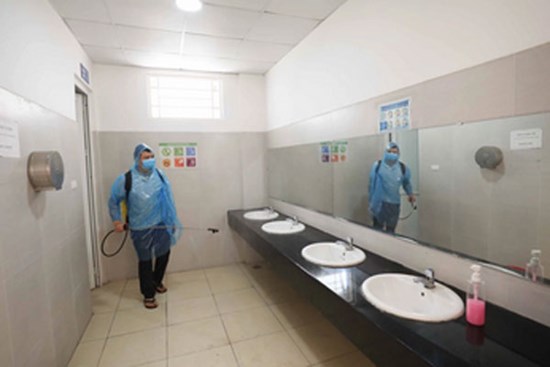 Có được phun khử khuẩn lên thực phẩm và các vật dụng thiết yếu hay không?