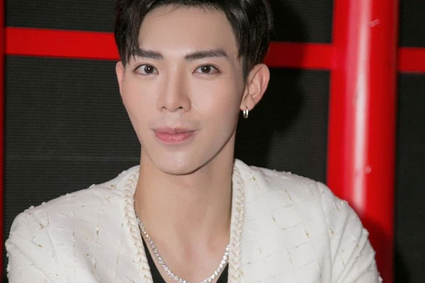 Netizen chỉ ra điểm không hợp lý sau bài đăng của Erik về việc đi thu âm trong thời gian giãn cách-8