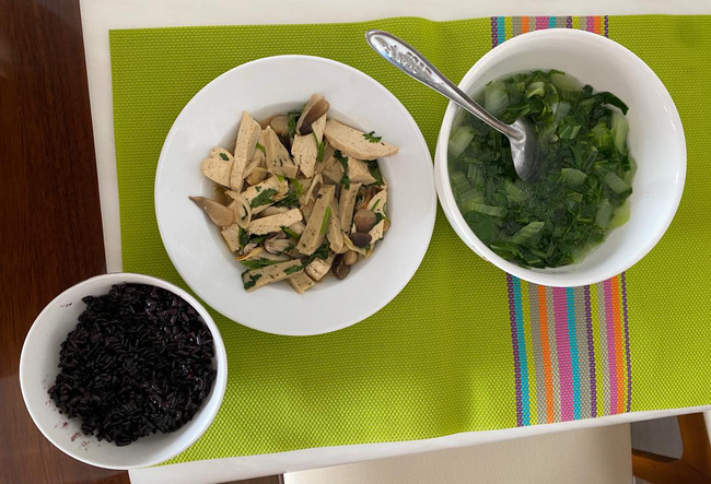 Võ Hạ Trâm khoe giảm gần 11kg sau sinh, thực đơn cơm cữ không thịt cá khiến nhiều người bất ngờ-13