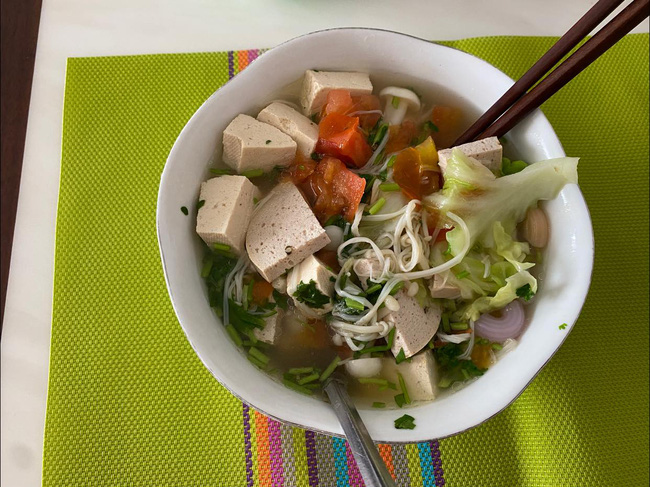 Võ Hạ Trâm khoe giảm gần 11kg sau sinh, thực đơn cơm cữ không thịt cá khiến nhiều người bất ngờ-14