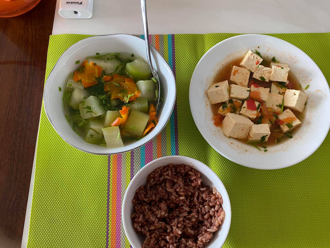 Võ Hạ Trâm khoe giảm gần 11kg sau sinh, thực đơn cơm cữ không thịt cá khiến nhiều người bất ngờ-16