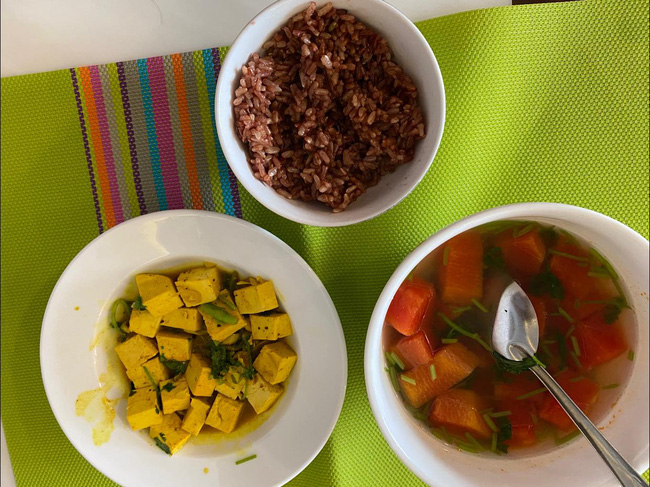 Võ Hạ Trâm khoe giảm gần 11kg sau sinh, thực đơn cơm cữ không thịt cá khiến nhiều người bất ngờ-17