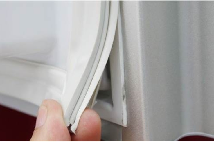 Cửa tủ lạnh đóng không chặt? Mách bạn một mẹo đơn giản, không tốn 1 đồng giúp hóa đơn tiền điện chẳng hề tăng lên-2