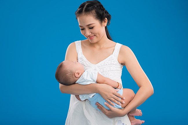 Sinh con trai xong, vợ đột nhiên có thêm một thẻ ngân hàng, mỗi tháng cộng vào tài khoản 10 triệu!-1