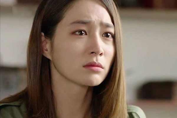 Lấy chồng kém 10 tuổi, tôi cay đắng phát hiện sự thật nghiệt ngã trong cốc nước cam anh pha mỗi ngày-1