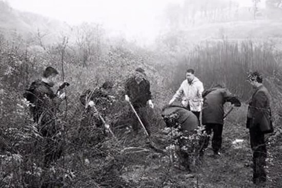 Hai đứa trẻ mất tích bị chôn sống trên núi, chân dung hung thủ cùng bi kịch từ sự thiên vị của bố mẹ để lại nỗi đau đớn tột cùng