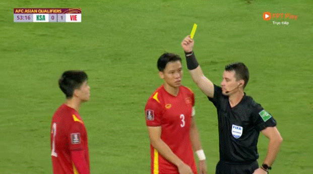 Hình ảnh thương nhất trên sân bóng: Quế Ngọc Hải chắp tay, năn nỉ trọng tài sau khi Duy Mạnh bị phạt thẻ đỏ-5