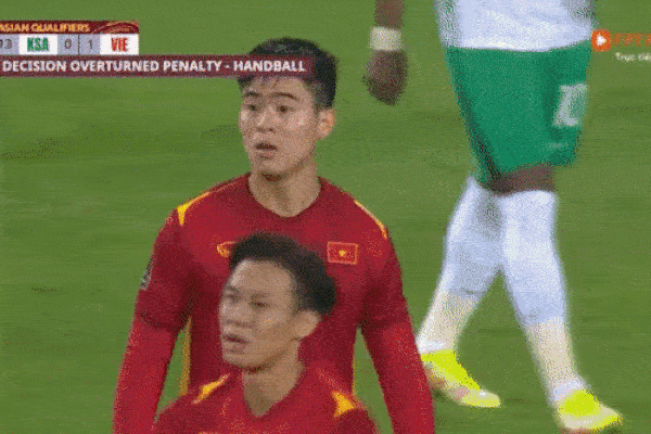 Bạn bè quốc tế bênh vực Duy Mạnh: Quyết định của trọng tài như trò đùa, phá hỏng cả trận đấu-2