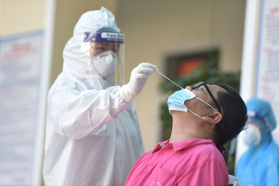 Hà Nội: Quận Tây Hồ phong toả, lấy mẫu 4.000 người để phòng chống COVID-19-1