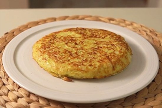 Trứng ốp lết bắp cải đơn giản cho những người ít vào bếp