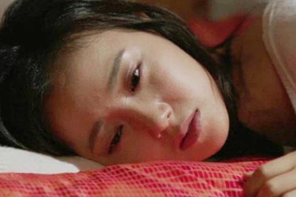 Chồng đưa con riêng về nhà yêu cầu: Coi như con đẻ mà nuôi cho tử tế” rồi chết điếng sau nụ cười nhếch mép của cô vợ tay trắng!-1