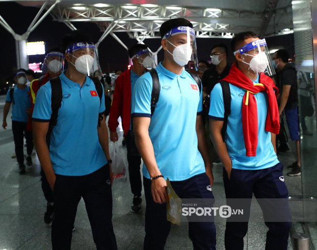 Dàn cầu thủ nam thần đã về đến Việt Nam, việc đầu tiên là rủ nhau oanh tạc MXH!-8