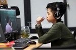 Phụ huynh nghèo khó khăn khi con học online: Chắt bóp cả tháng để mắc wifi, có 1 chiếc máy tính là chuyện xa vời-3