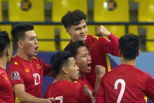 Tấn Trường tiết lộ cảm giác khi gặp Đặng Văn Lâm, 2 anh thủ môn có hành động khiến gái xinh ôm tim nức nở-6