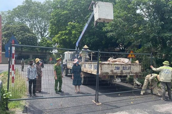 Hà Nội: Lập 16/30 điểm chốt cứng trên các cầu, người dân không di chuyển qua