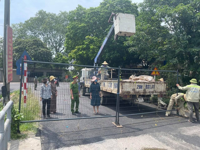 Hà Nội: Lập 16/30 điểm chốt cứng trên các cầu, người dân không di chuyển qua-4