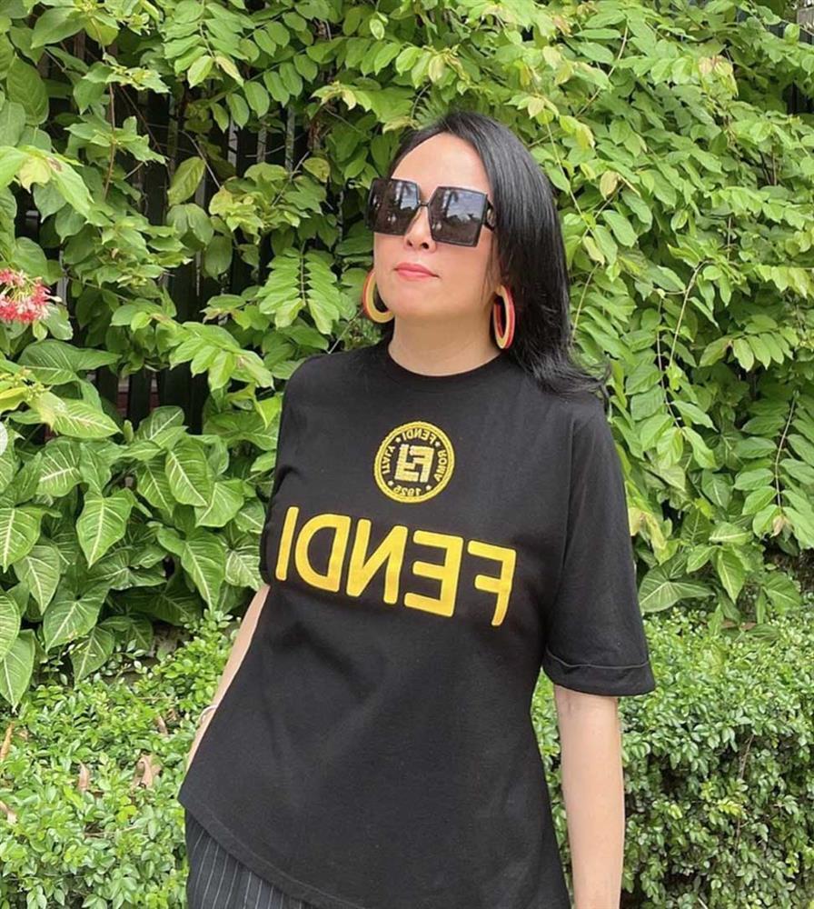 Phượng Chanel kiếm tiền tỷ vẫn xài đi xài lại đồ cũ nhìn tức mắt-1