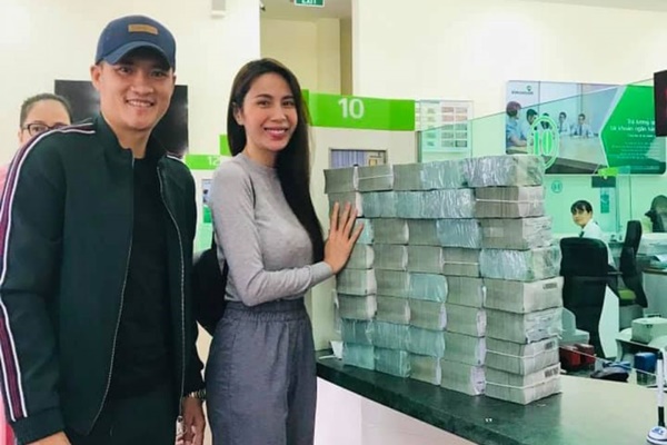 Netizen soi Thuỷ Tiên sử dụng 3 số tài khoản ngân hàng kêu gọi từ thiện nhưng chỉ sao kê 1, thực hư là gì?-15