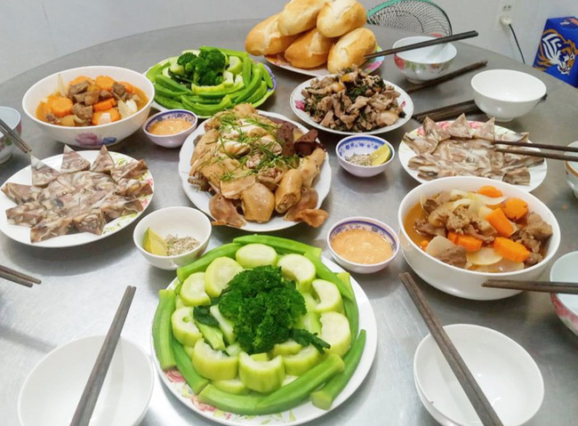 Mẹ chồng đòi chỉ tổ chức đám cưới 7 mâm, cô dâu nhất mực không đồng ý thì bị nói thẳng mặt: 28 tuổi rồi còn đòi hỏi và cái kết quay xe cực gấp!-2