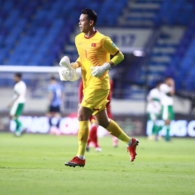 Tấn Trường tiết lộ cảm giác khi gặp Đặng Văn Lâm, 2 anh thủ môn có hành động khiến gái xinh ôm tim nức nở-4