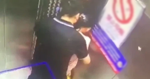 Cháu gái đang ngủ đột nhiên khóc lớn giữa đêm, ông bà lo sốt vó, giấu cháu check camera rồi phát hiện sự thật kinh hoàng-3