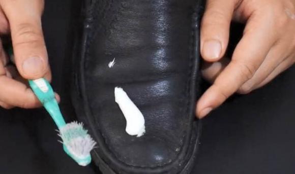 Bôi một lớp kem đánh răng lên điện thoại, nó có tác dụng tuyệt vời! Tôi sẽ tiết kiệm cho bạn 100 nhân dân tệ một năm-2