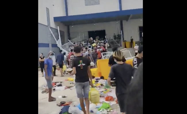 F0 xô đổ hàng rào, giành giật đồ ăn tại bệnh viện dã chiến: Lãnh đạo Bình Dương lên tiếng-1