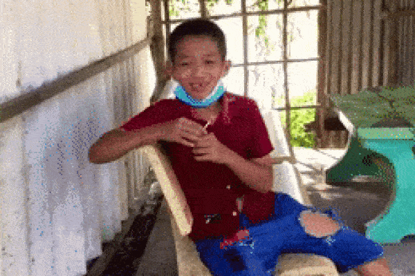 Cậu bé xưng tao với nhân viên y tế ở điểm tiêm vắc xin: Clip 7 triệu view gây tranh cãi-2