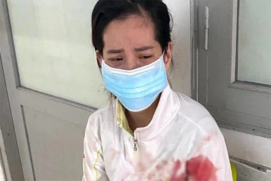 Một phụ nữ đâm chết chồng hờ trong khu phong tỏa