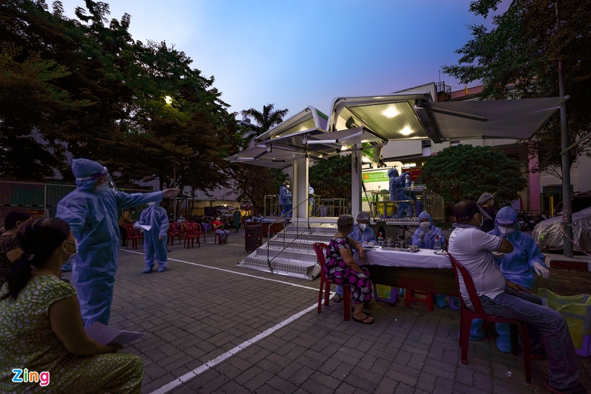 Ai sắp được tiêm vaccine Covid-19 mũi 2 tại TP.HCM?-3