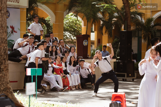 Mùng 5 tháng 9 năm nay, chúng tôi khai giảng trực tuyến, không cờ không trống không hoa-1