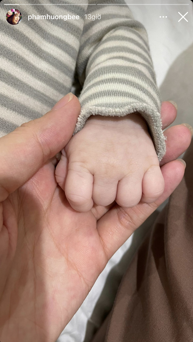 Phạm Hương có chia sẻ đầu tiên sau khi công khai nhóc tỳ thứ 2, phản ứng của anh cả Maximus và dàn sao Vbiz gây chú ý-5