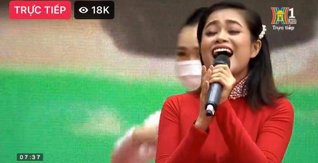 Lễ khai giảng mà thế hệ 10X sẽ kể cho con cháu sau này: Không đến trường vì Covid, chào nhau qua màn hình-1