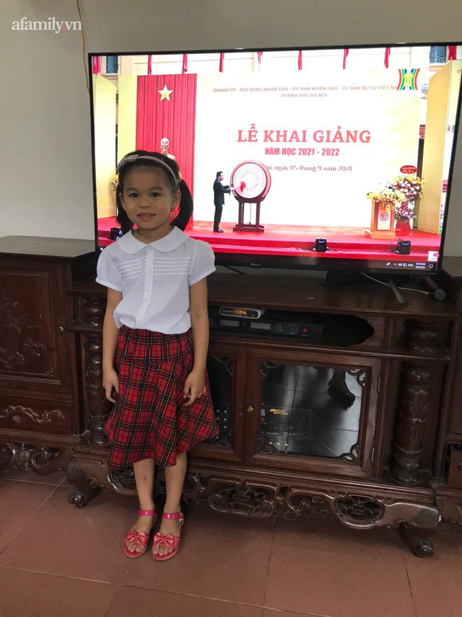 Có một khai giảng thật khác: Phụ huynh không khoe ảnh con tưng bừng cờ hoa, chỉ đứng trước màn hình TV, máy tính nghe tiếng trống khai trường-13